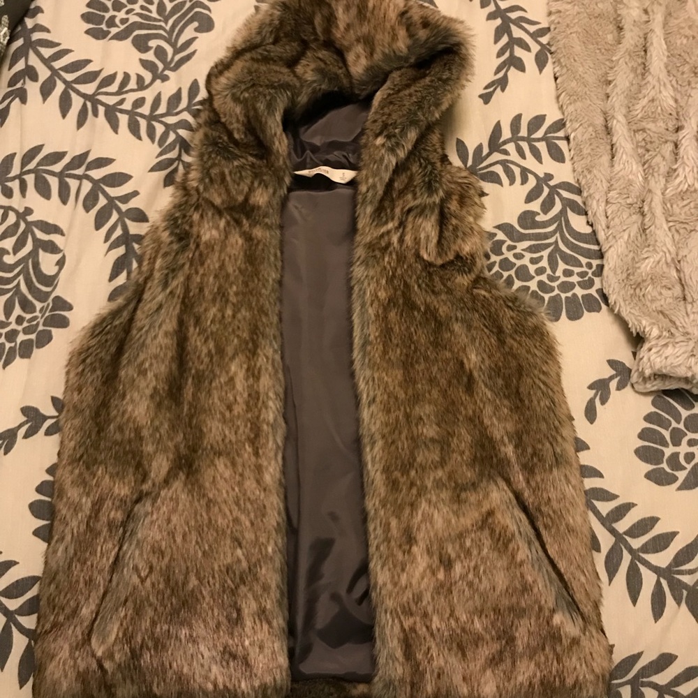 Hollister fur vest